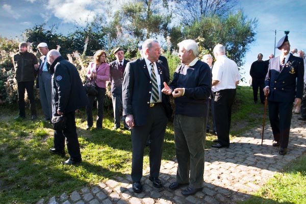 Members of the Combined Irish Regiments Association visit The Pool of tPeace at SPANBROEKMOLEN, October 2007